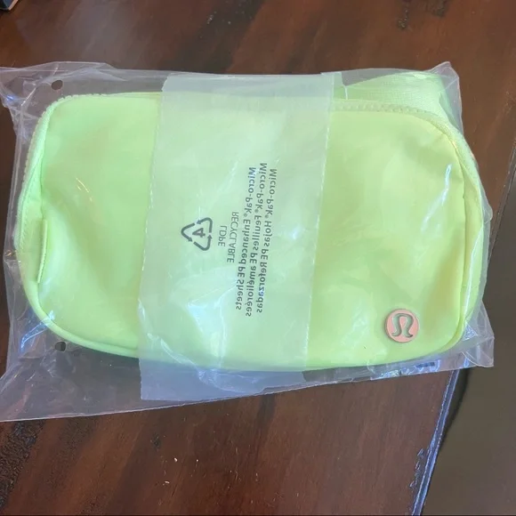 🍋Lululemon Everywhere Belt Bag Extended Strap in Faded Zap - Picture 7 of 9